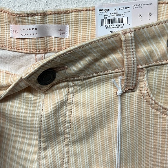 LC Lauren Conrad Shorts Stripe
Super High Rise Cut Off Zip. - Picture 3 of 4